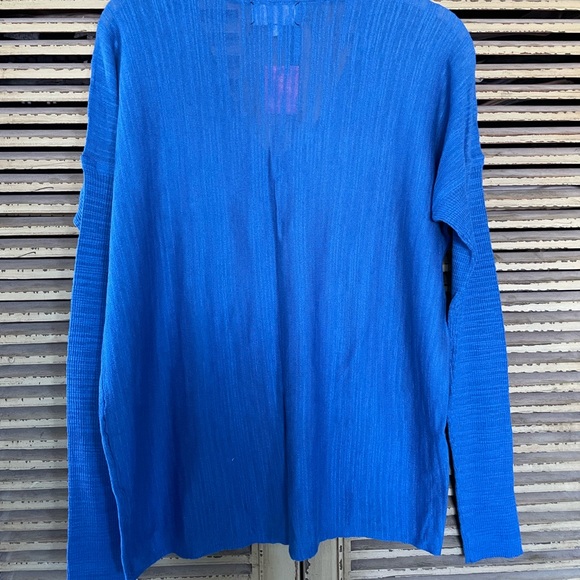 Feel the Piece V Neck Sweater - Picture 4 of 8